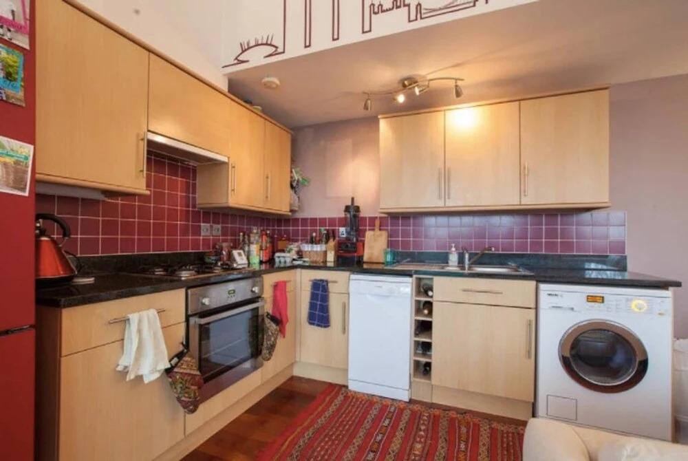 Spacious 2BR Home in Surrey Quays W/terrace