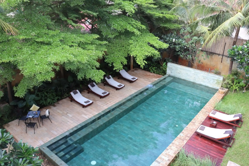 Modern 5 bedroom central pool villa - Rose Apple Residences