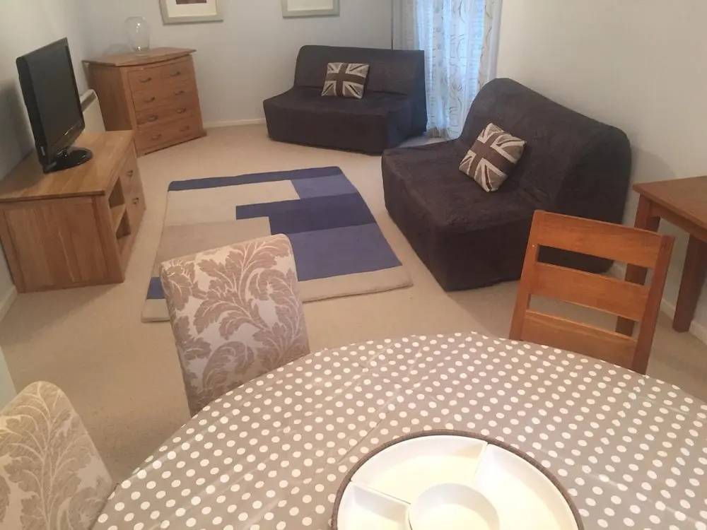 NEW Cosy 1BD Flat in the Heart of Llandough -wales