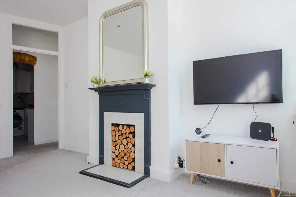 Modern & Spacious 2 Bedroom Flat Near Clapham Common