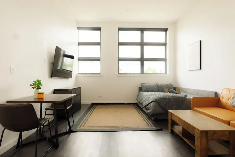 Above The Roots - Elegant Studio Stay