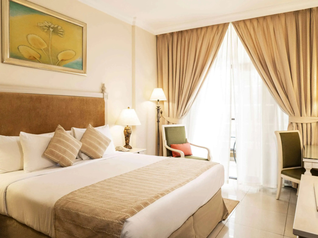 Отель Mercure Dubai Barsha Heights Hotel Suites And Apartments