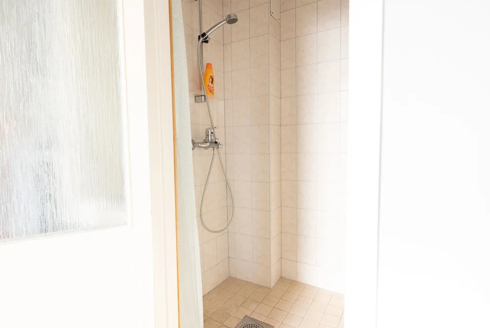 2ndhomes Central 1BR Top Floor Home
