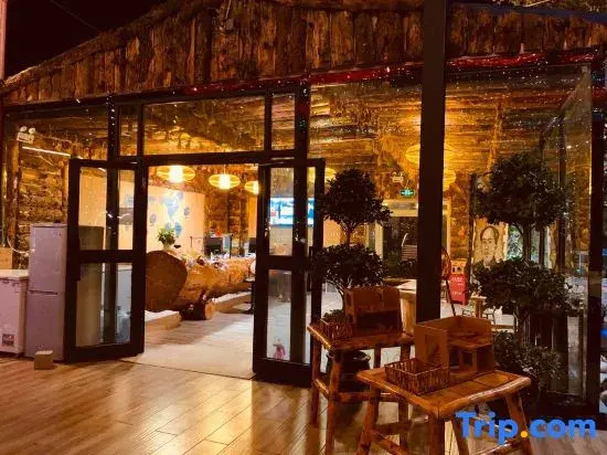 Tukes Ligong Be Courtyard Homestay Reception Center