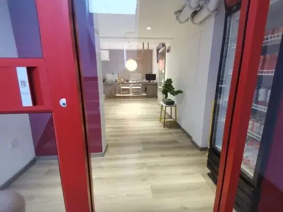 Yuncheng Tomato Hotel (Nanfeng Plaza Municipal Government Store)