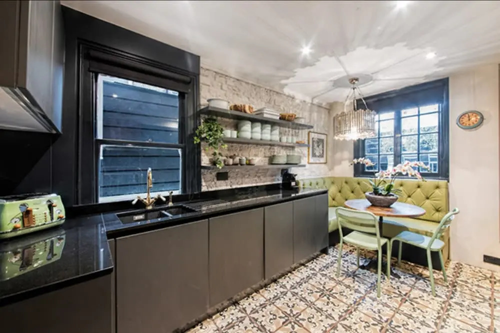 3 Bedroom Apartment with 2 Roof Terraces Sleeps 6 in Fulham