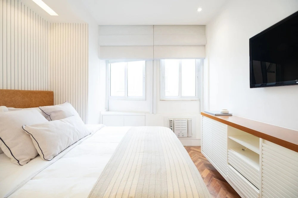 Leblon 2BR Apt 1 Min From the Beach - by Casape