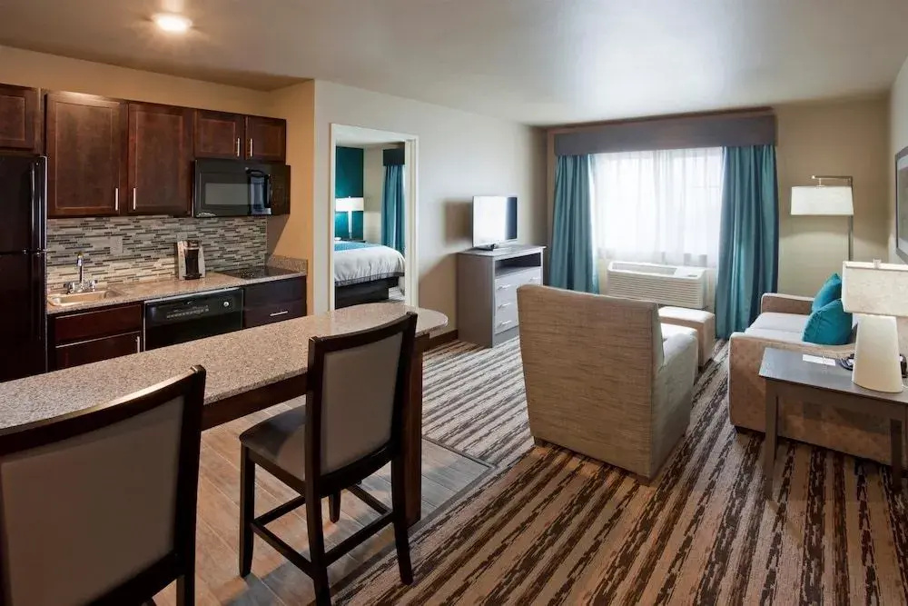 GrandStay Hotel & Suites Valley City