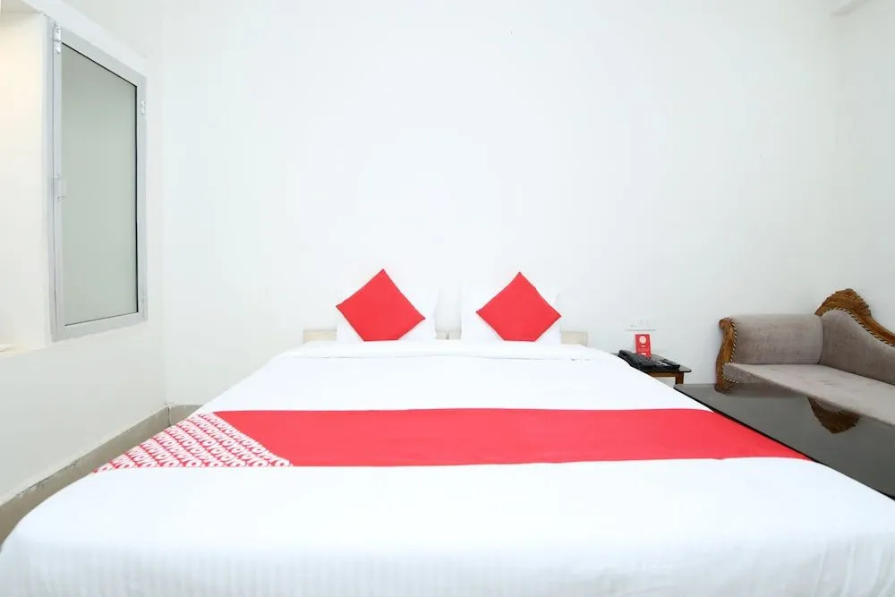 OYO 25064 Chandrika