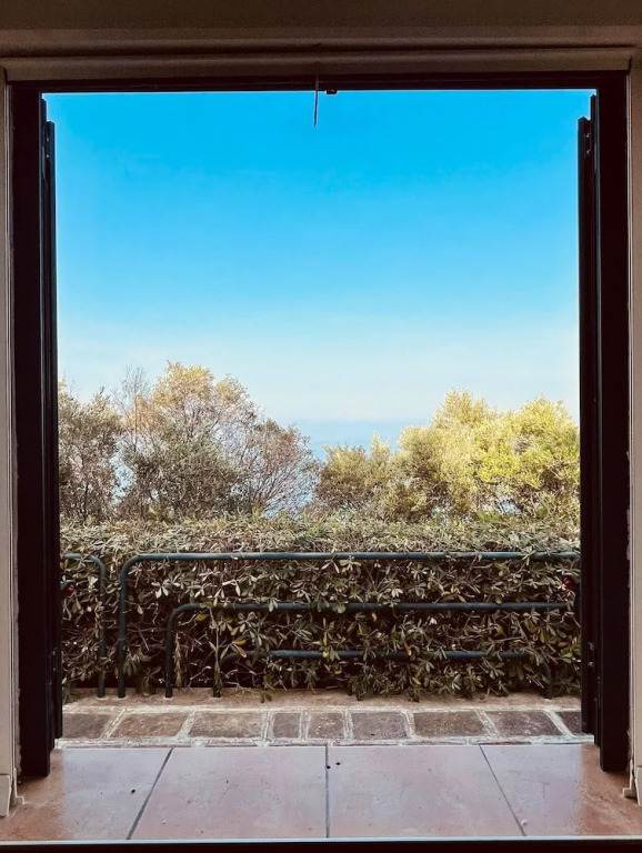 House Overlooking the bay - Seaview