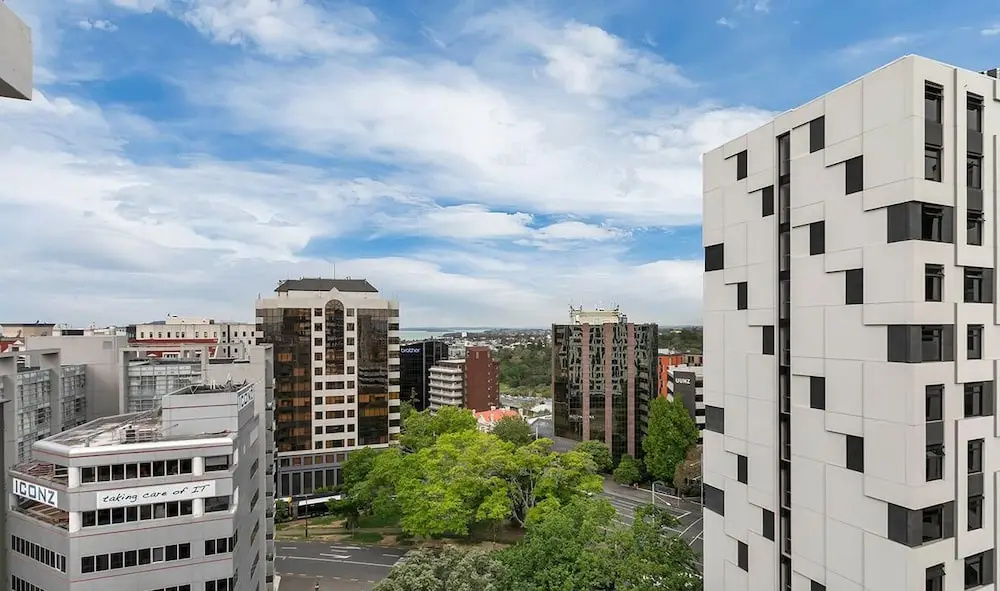 QV Brand New in the City - 889