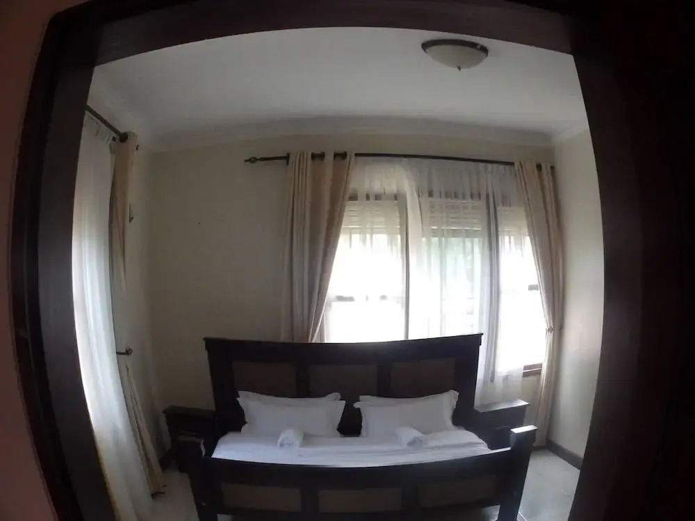 Emra Hotel