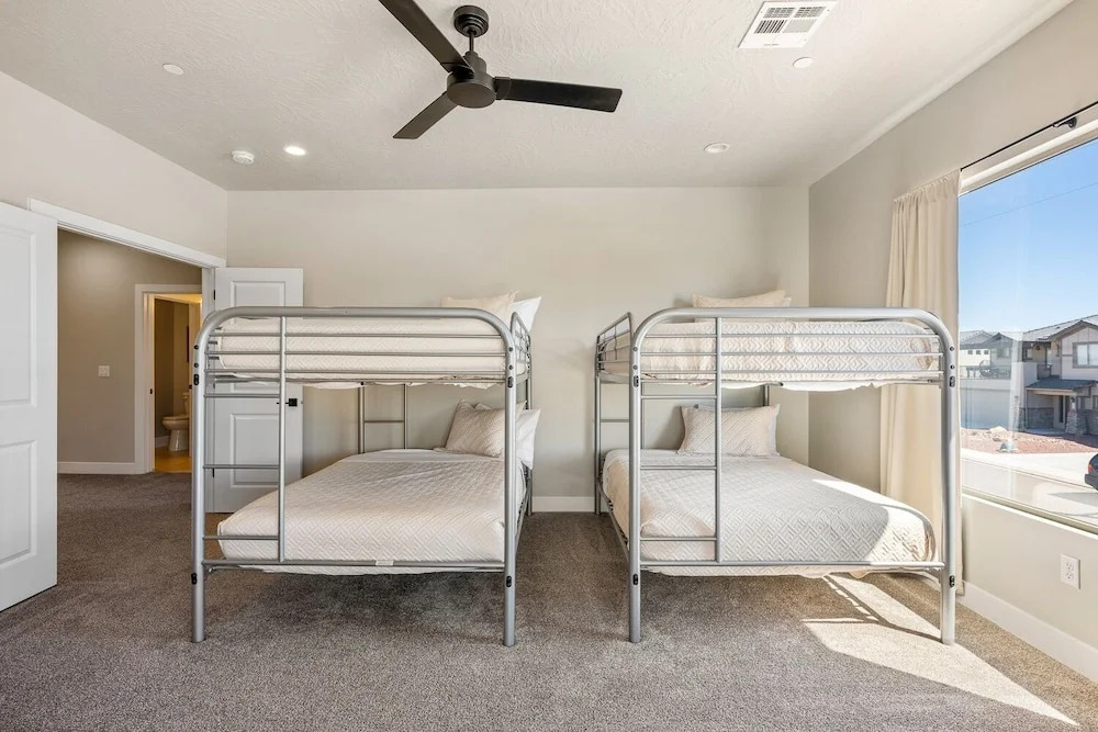 Zion's Paradise 6 Bedroom Townhouse