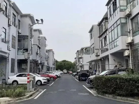 Shanghai Huahui Hotel themed apartment