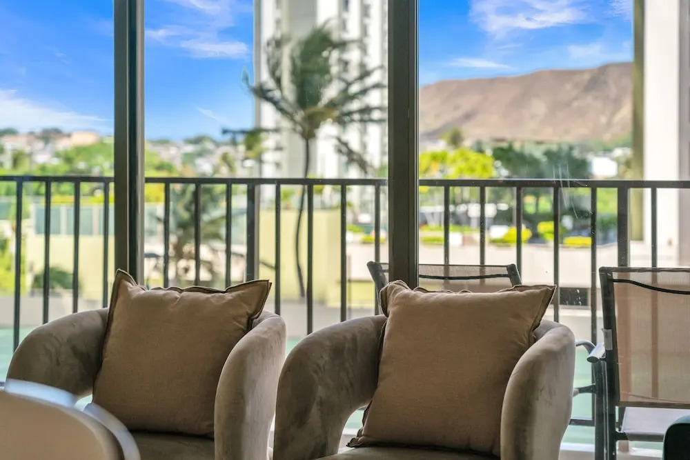 Deluxe Ocean View Condo 2 Queen Beds in Waikiki, FREE Parking & Wi-Fi by Koko Resort Vacation Rentals