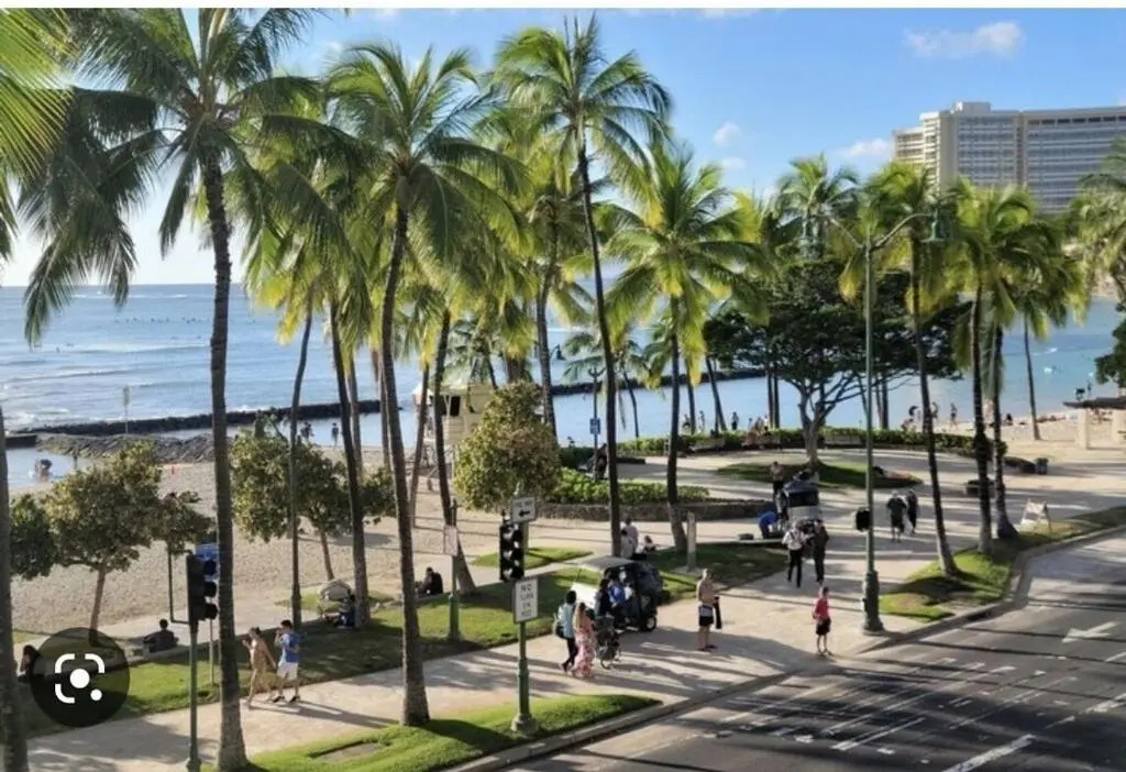 Lovely 2 Beds 2 bath free Parking at Waikiki Beach