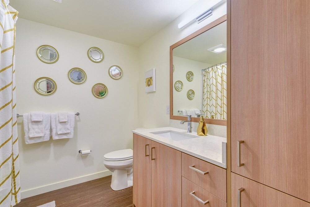 Modern Suite at the Market - Two Bedroom Apartment