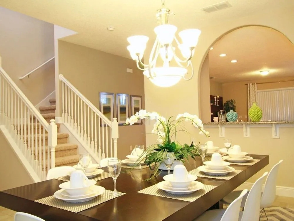 5 Bedrooms Vacation Homes by RedAwning