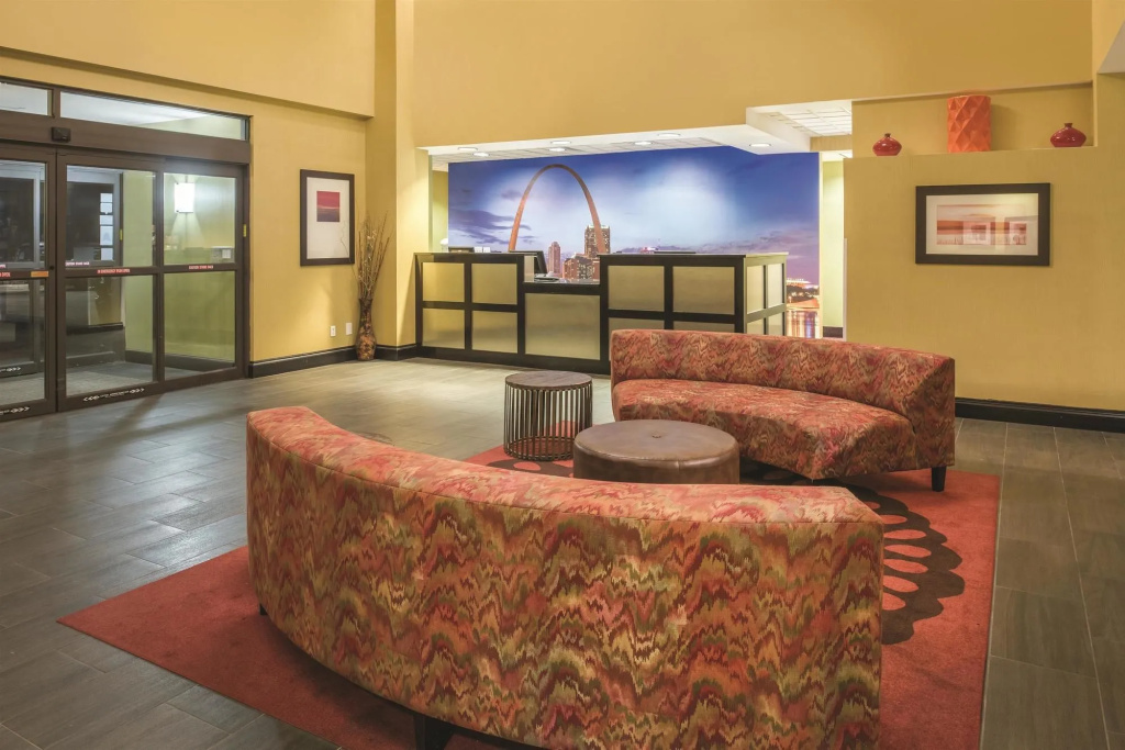 La Quinta Inn & Suites St. Louis Airport - Riverport