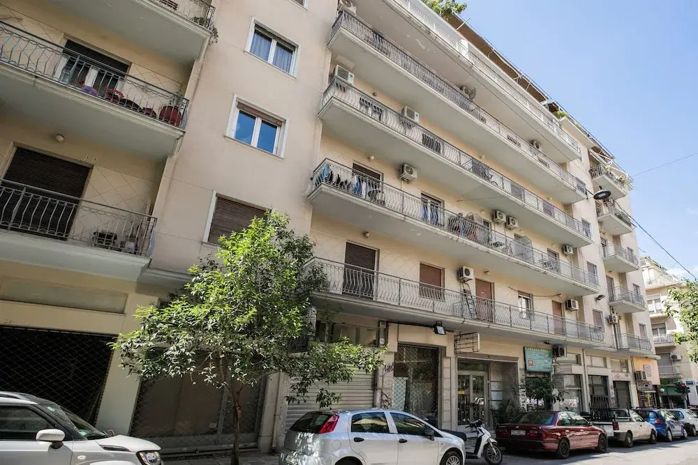 Attica - Captivating 2-Bedroom Apt & Balcony in Athens