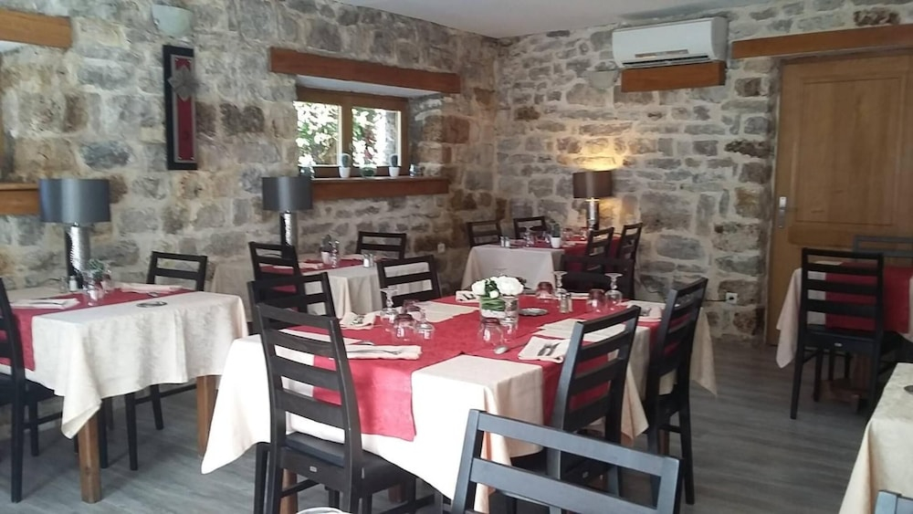 Logis Hôtel restaurant Auberge de la Cascade
