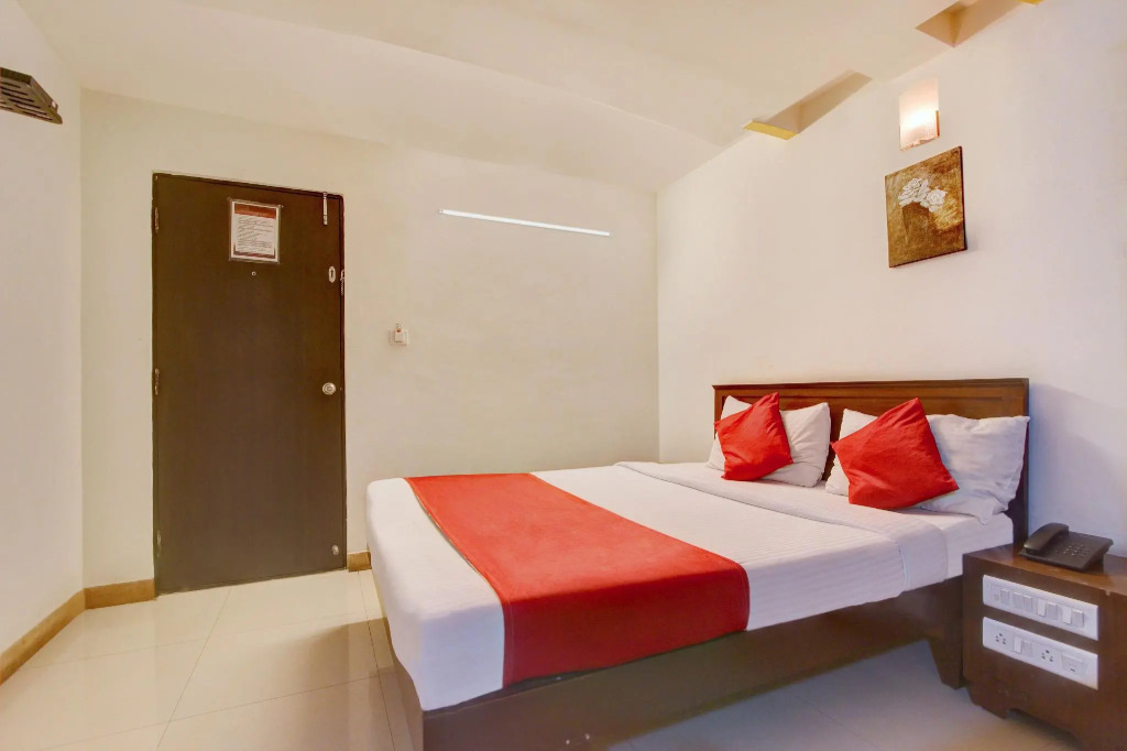 OYO Flagship 8002 I Cloud Sri Sai Inn