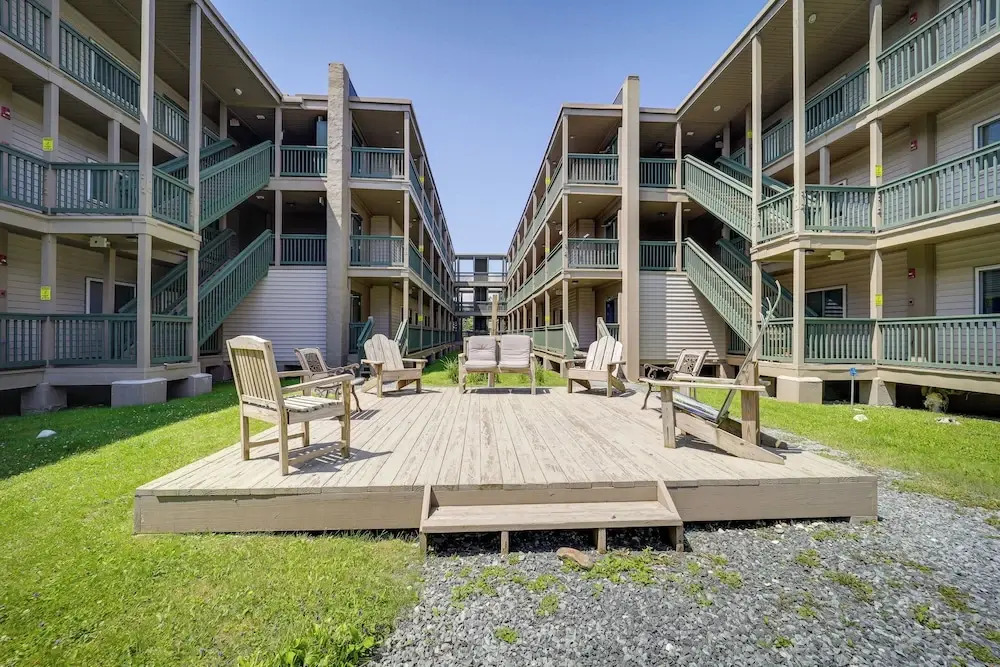 All-season Retreat w/ Deck in Beech Mountain!