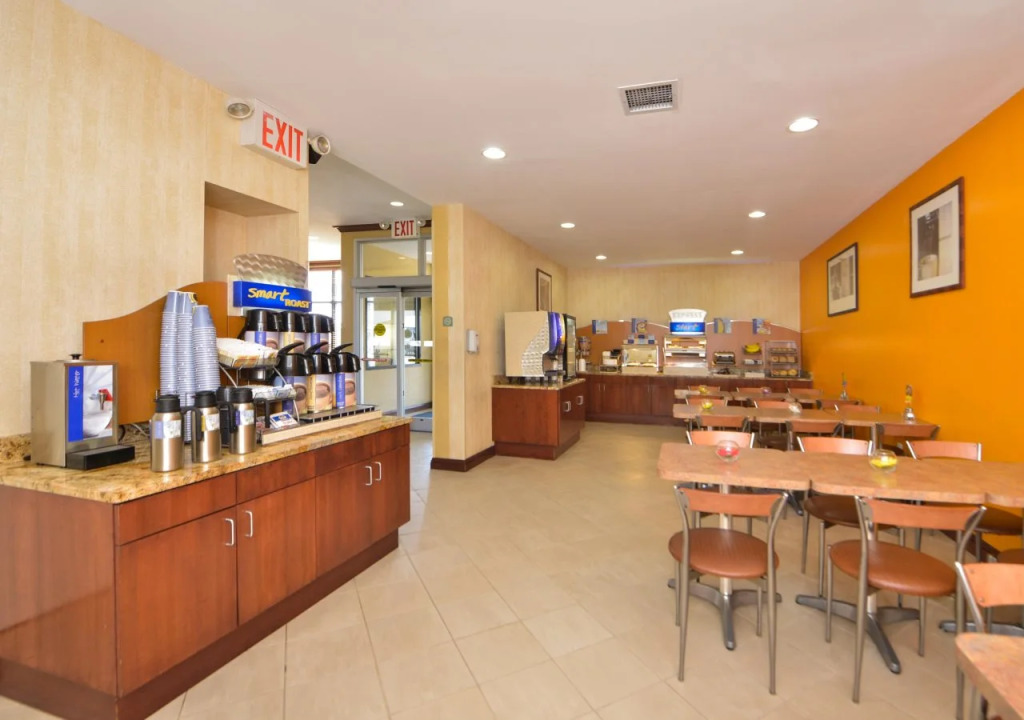 Holiday Inn Express Laguardia Airport