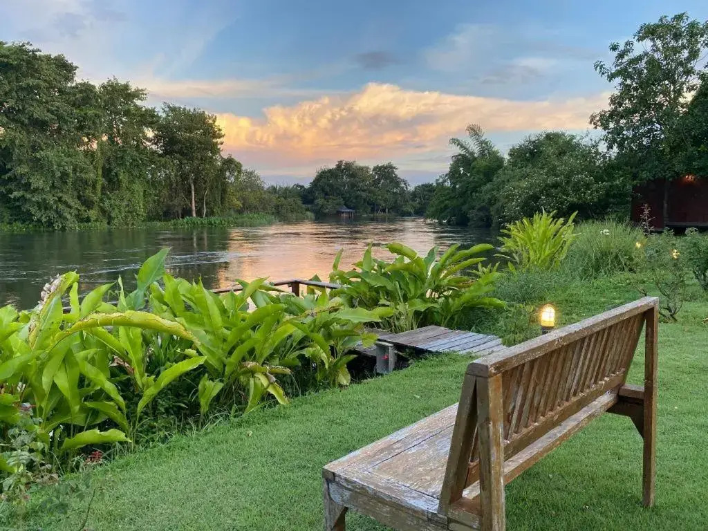 Ruenmaihom Riverside Cottage