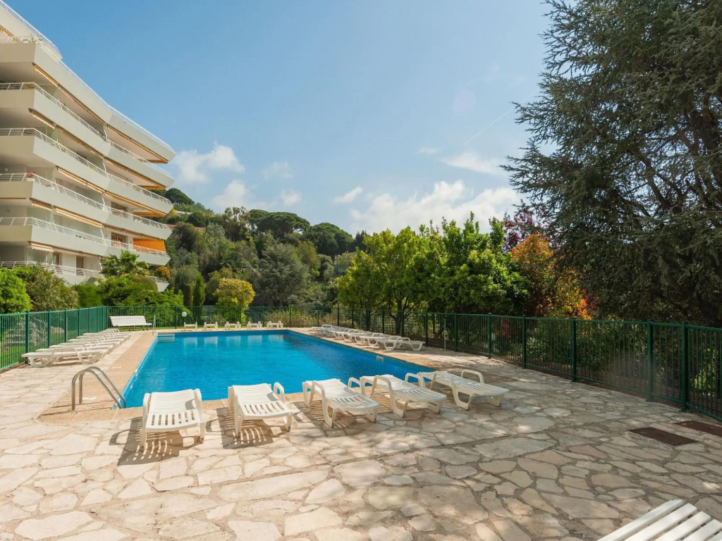 Scenic apartment in Cannes with private terrace