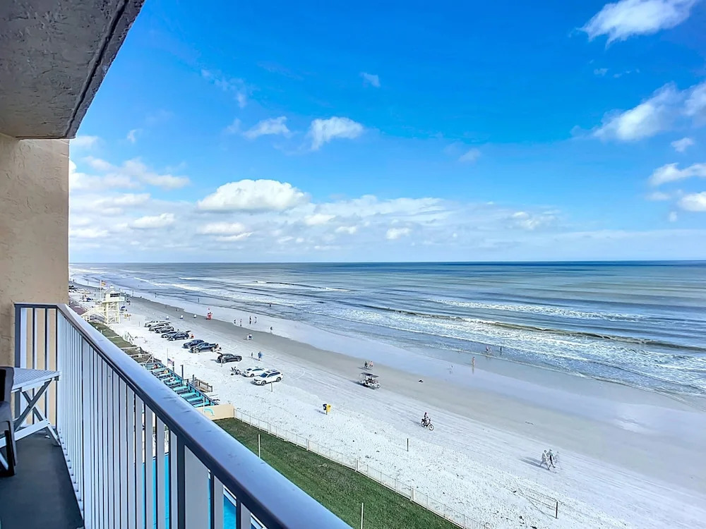 Oceania Beach Club 702
