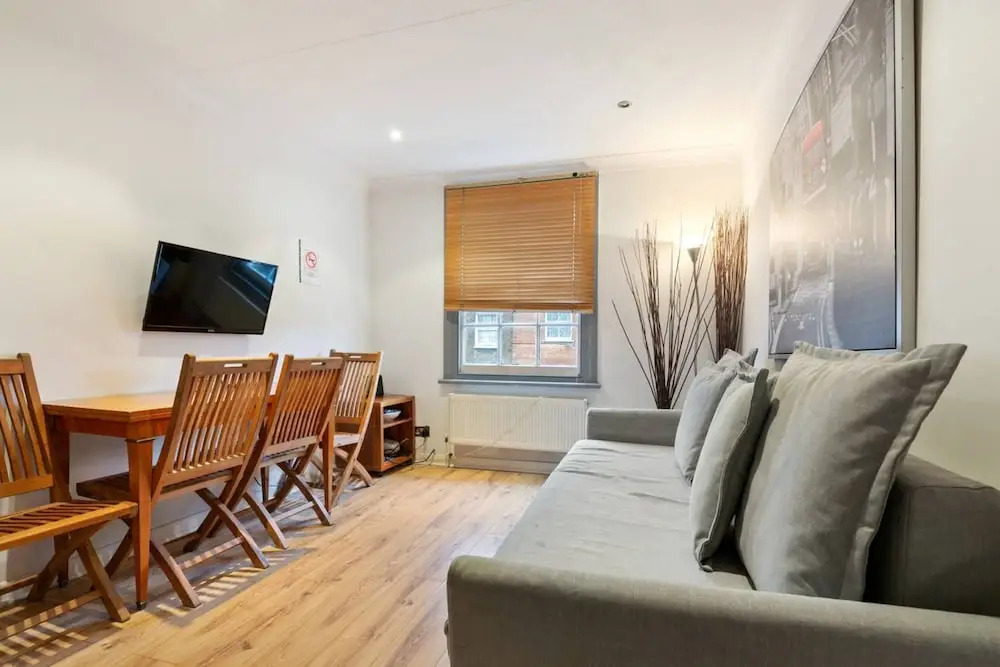 Comfortable 2 Bedroom Flat With Good Transport