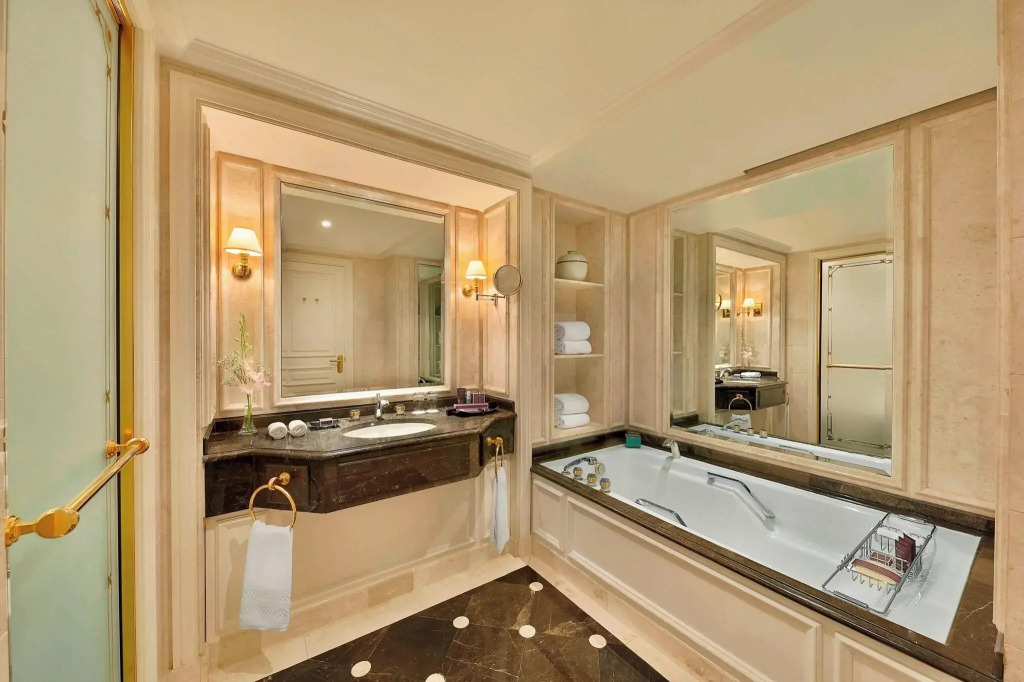 The Ritz-Carlton, Bahrain