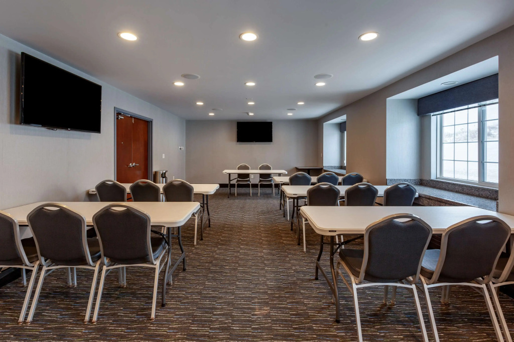 Best Western Plus Woodstock Inn & Suites