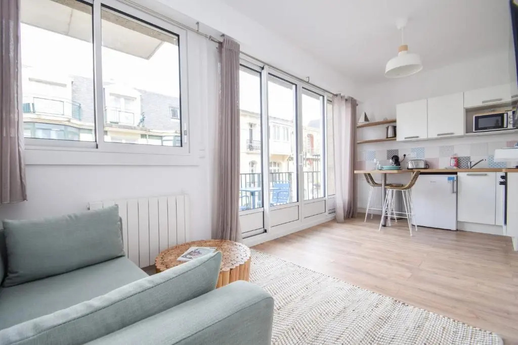 Appartement cosy 2 pers vue mer balcon hyper centre Dinard