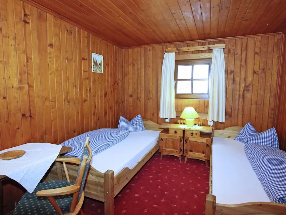 Quaint Chalet in Mayrhofen near Ski Lift