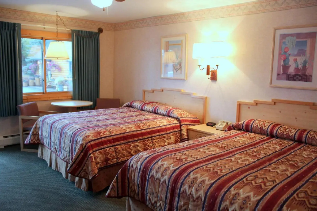 Spirit Lake Lodge