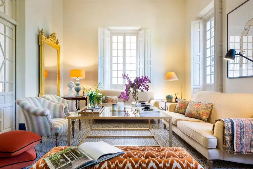 Villa Alfonso, Luxury Villa In Midtown, Parking