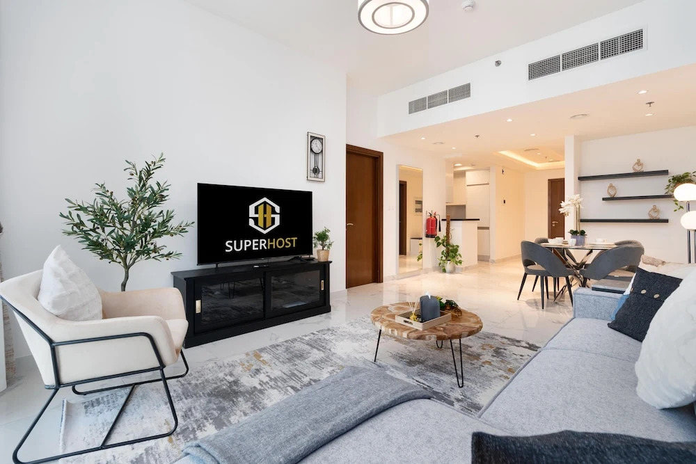 SuperHost - Luxury Apt with Panoramic Burj and Canal Views