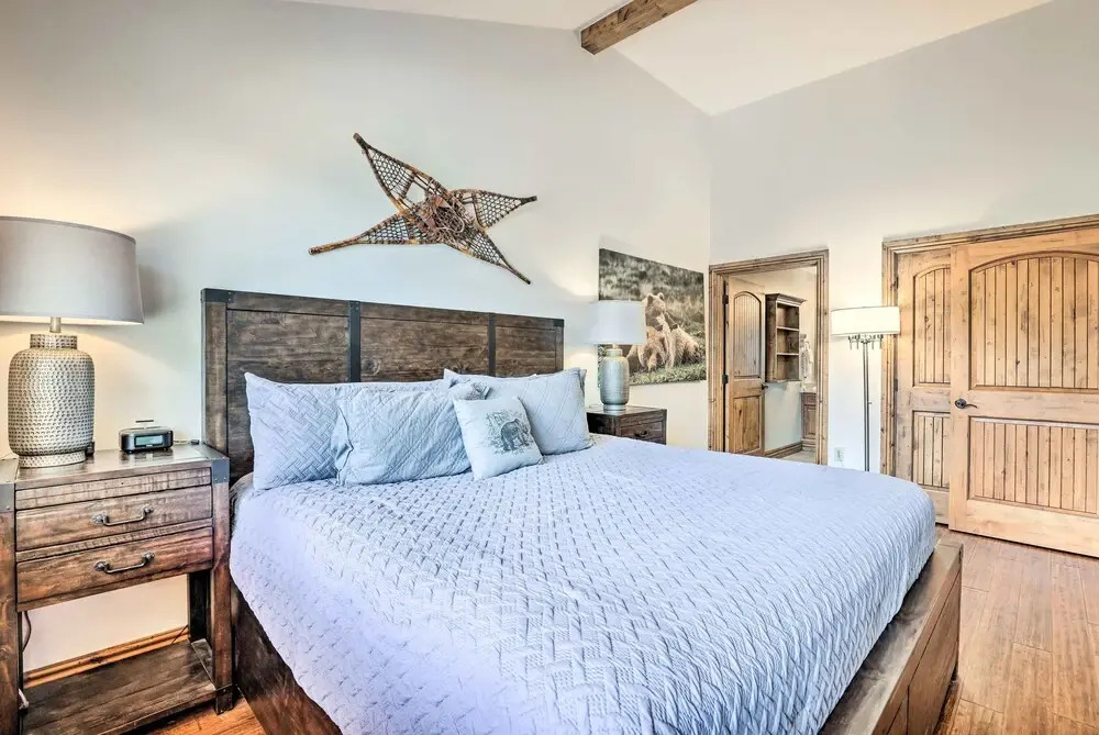 Winter Park Condo w/ Mountain Views + Hot Tub