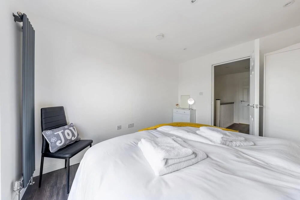 Superb 3BD Home in the Heart of Southall -sleeps 8