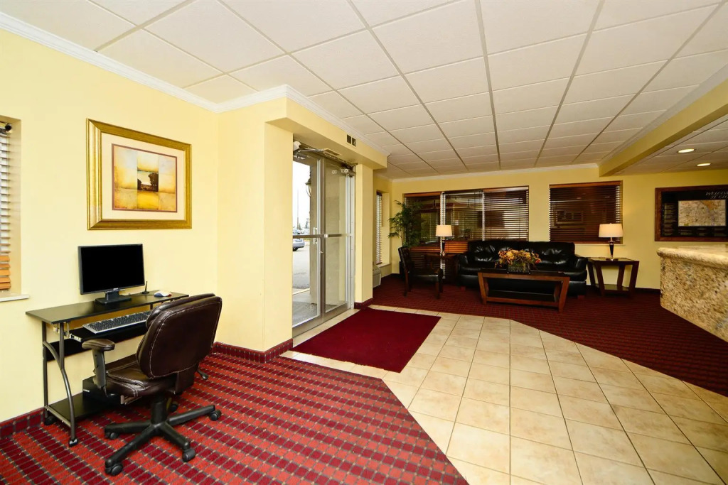 Americas Best Value Inn and Suites St. Cloud