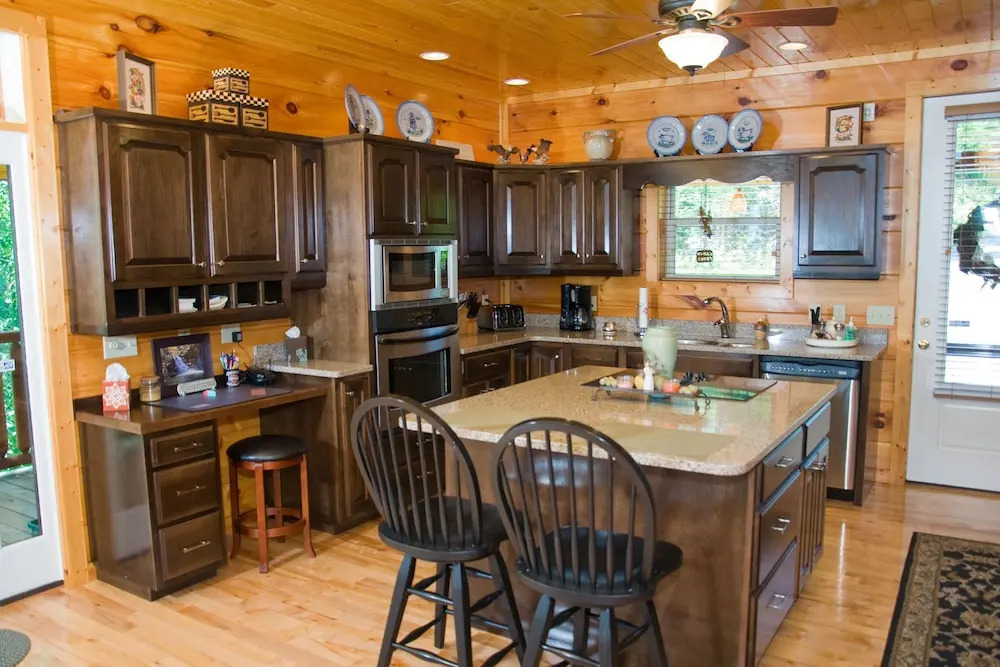 PARADISE FOUND - 3 Br Cabin