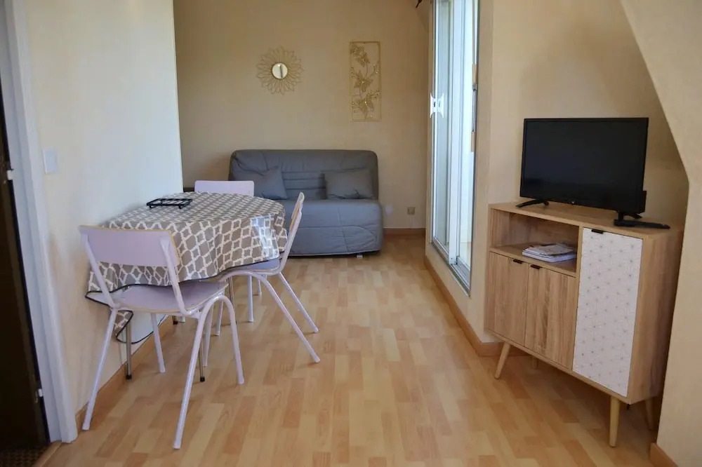 Studio in Villers-sur-mer, With Wonderful Lake View and Balcony