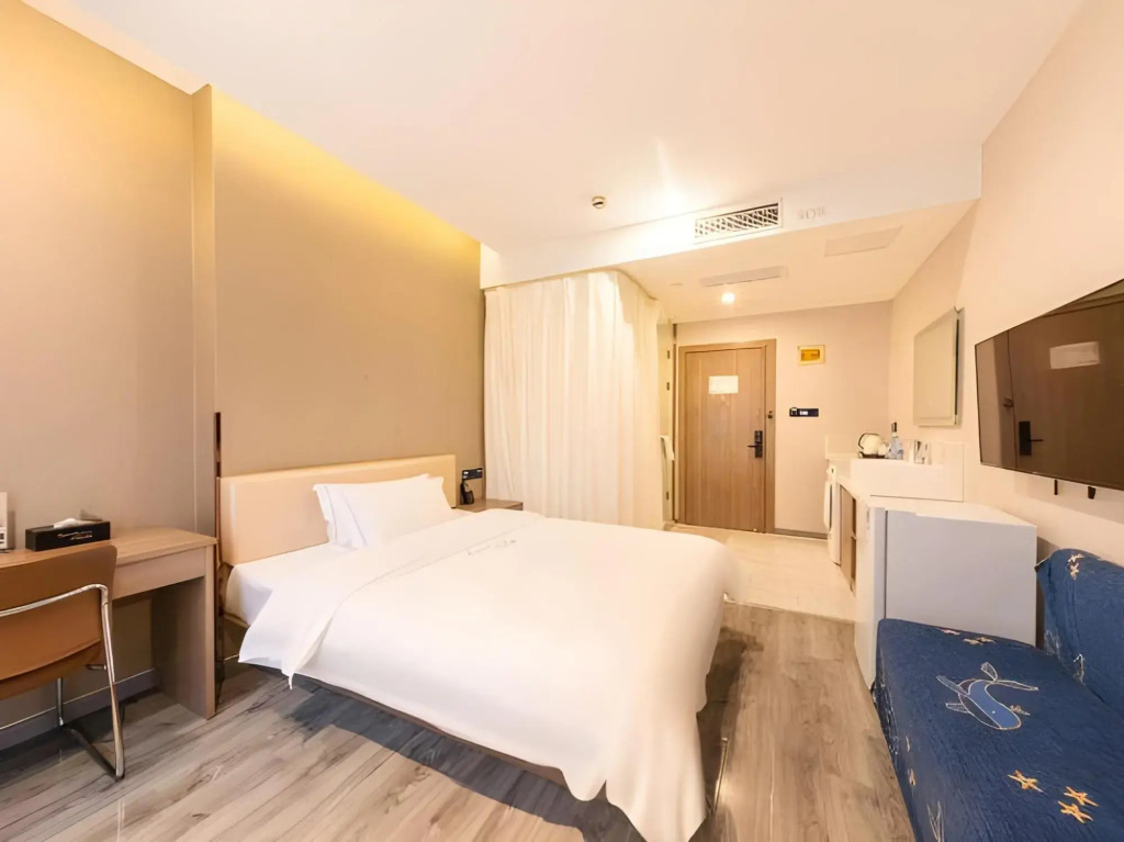 Qingmu Select Hotel (Shanghai Railway Station Zhongxing Road Metro Station)