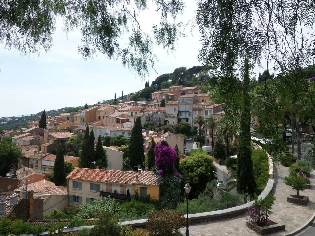 T2 BORMES LES MIMOSAS, La Faviere à 5 mn à pieds de la plage