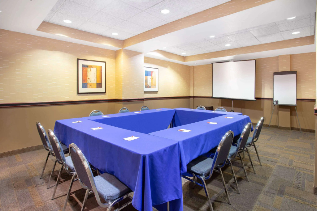 Holiday Inn Express & Suites Phoenix - Midtown, an IHG Hotel