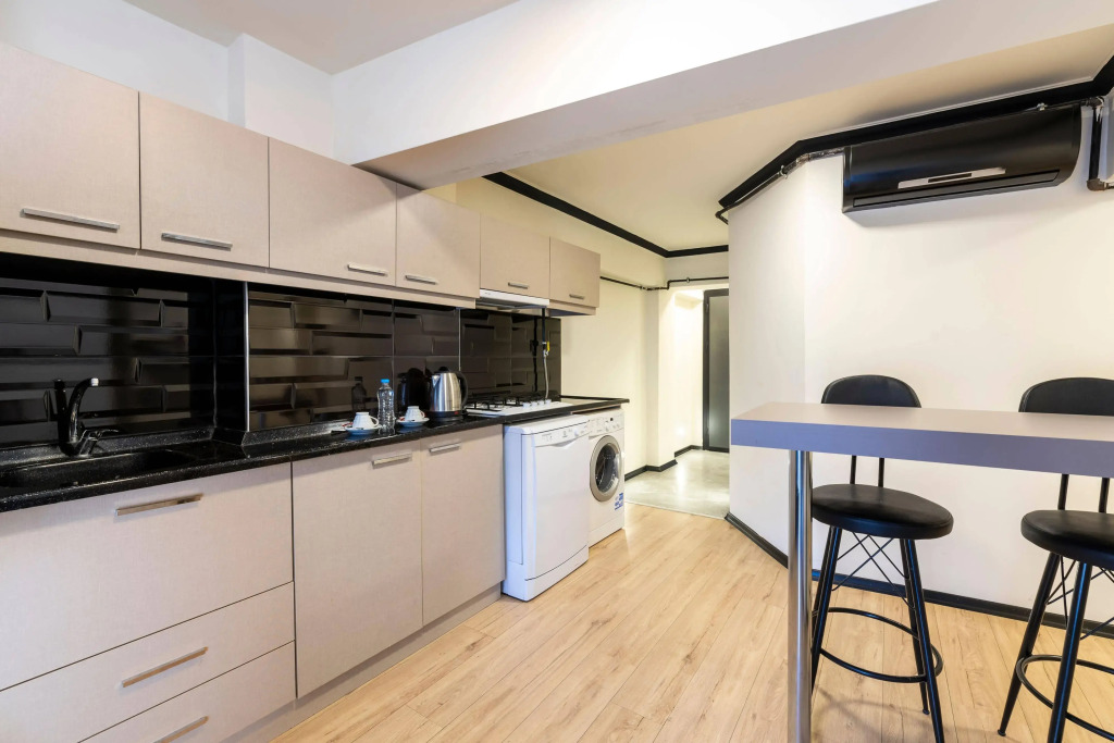 Global Suites Hotel