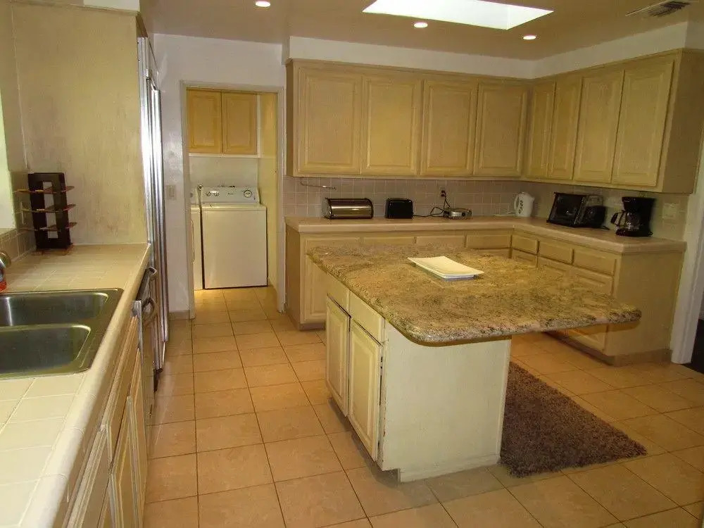 4 Bedroom Celebrity House with Pool & City View