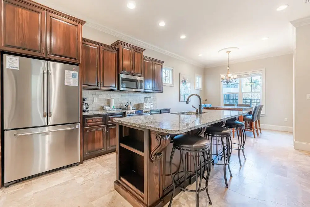Villa Lago 1975 S2G 4BR 4BA 10